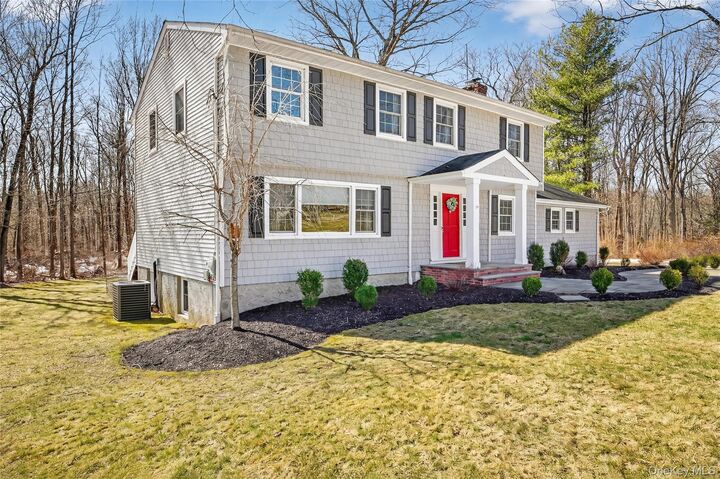 Property Photo:  9 Mohawk Lane  NY 10598 