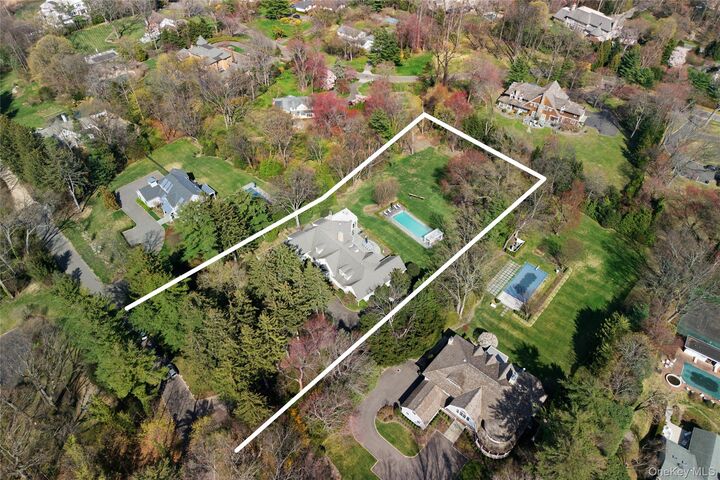 Property Photo:  17 Hilldale Lane  NY 11050 