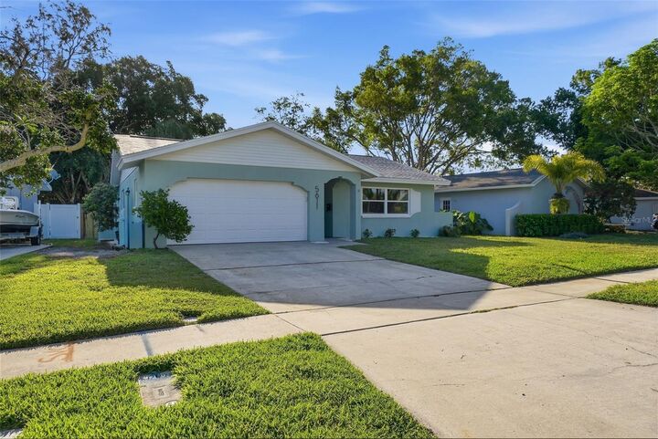 Property Photo:  5611 Venetian Boulevard NE  FL 33703 