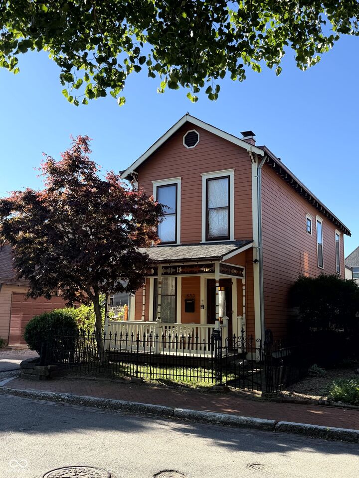 Property Photo:  633 Lockerbie Street  IN 46202 