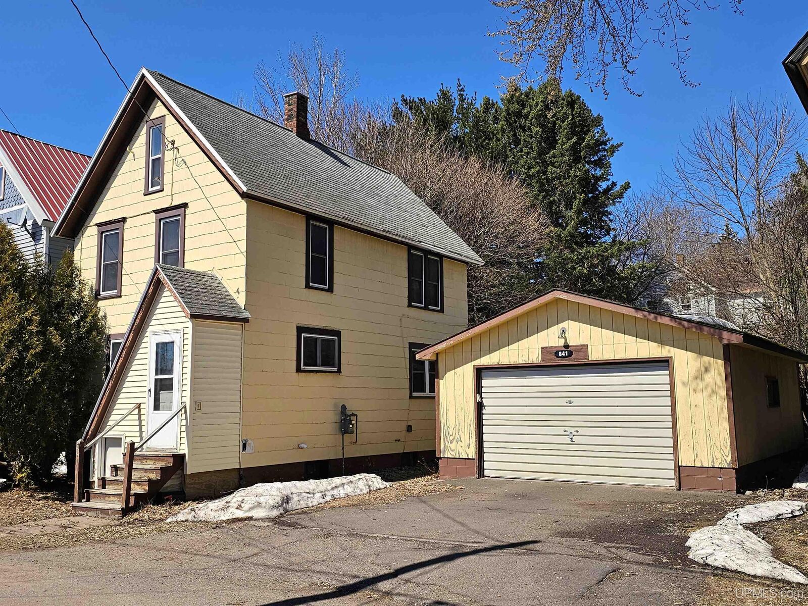 Property Photo:  841 Warren Street  MI 49930 