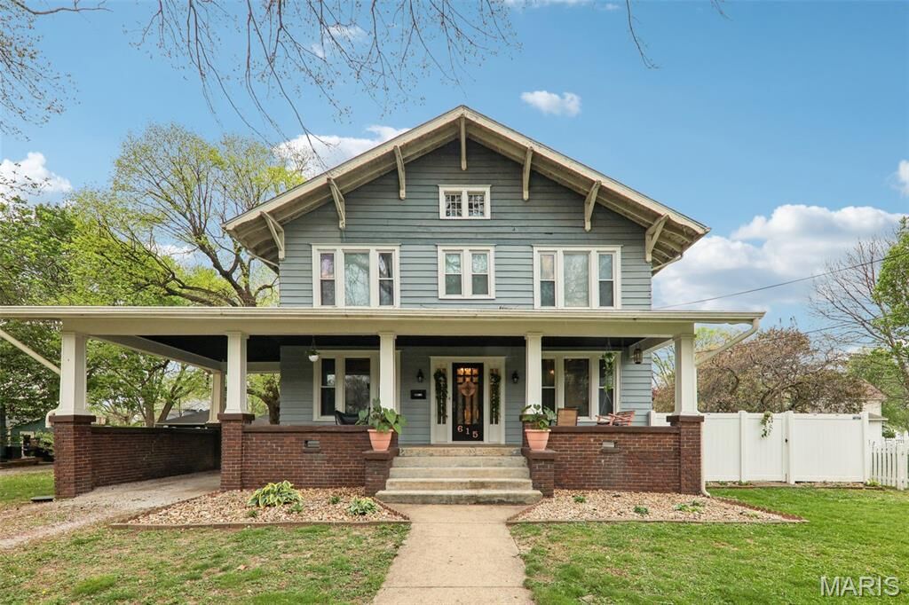 Property Photo: 615 N Montgomery Avenue IL 62056