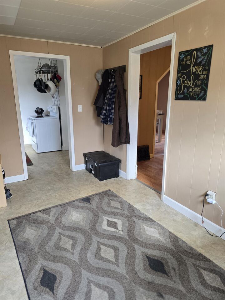 Property Photo:  709 NE 6th Ave  ND 58703 