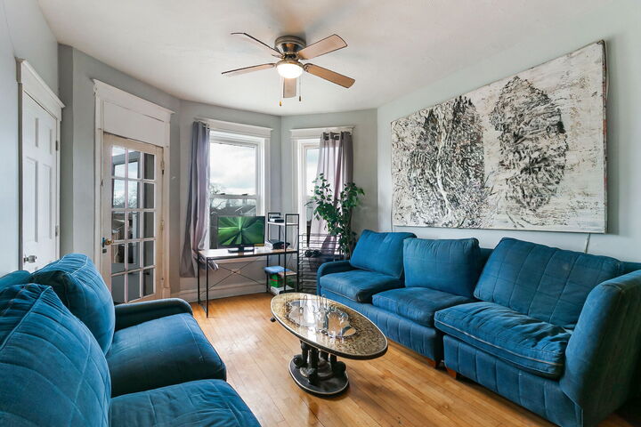Property Photo:  