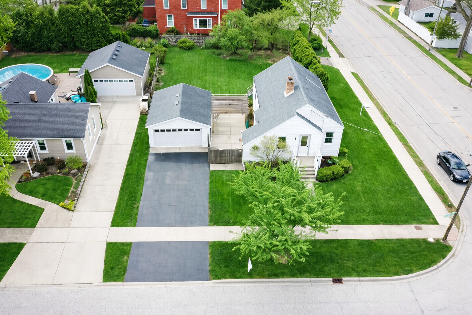 Property Photo:  400 Lindley Avenue  IL 60559 