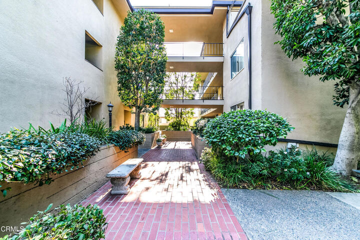 Property Photo:  380 S Orange Grove Boulevard 12  CA 91105 