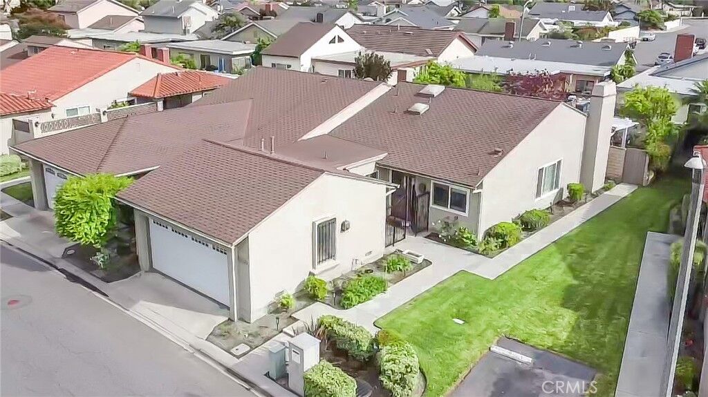 Property Photo:  10692 Camino Real  CA 92708 