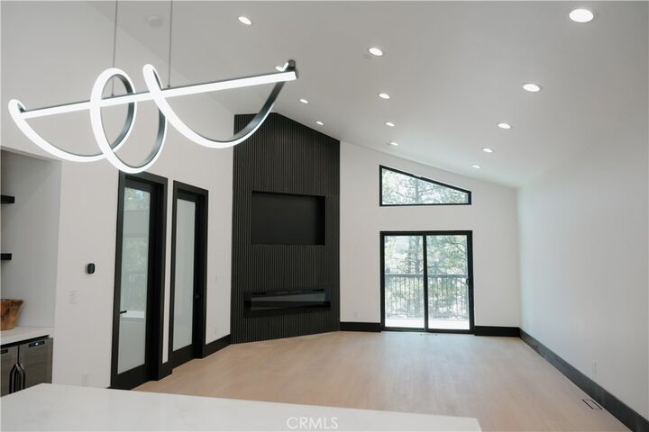Property Photo: 129 Winding CA 92314