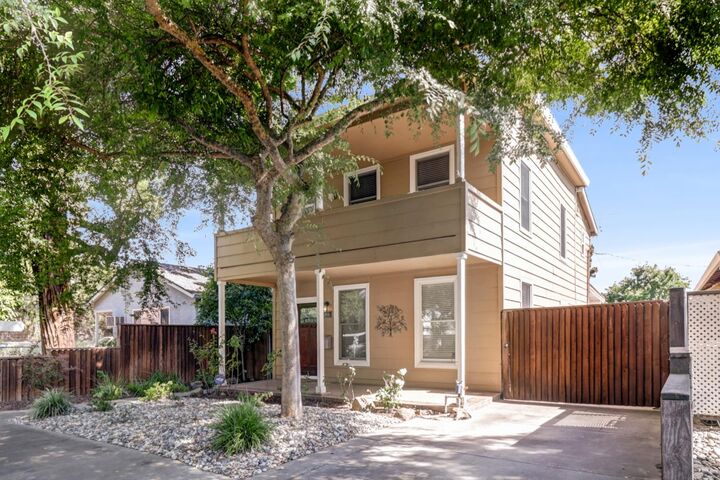 Property Photo:  3056 6th Avenue  CA 95817 