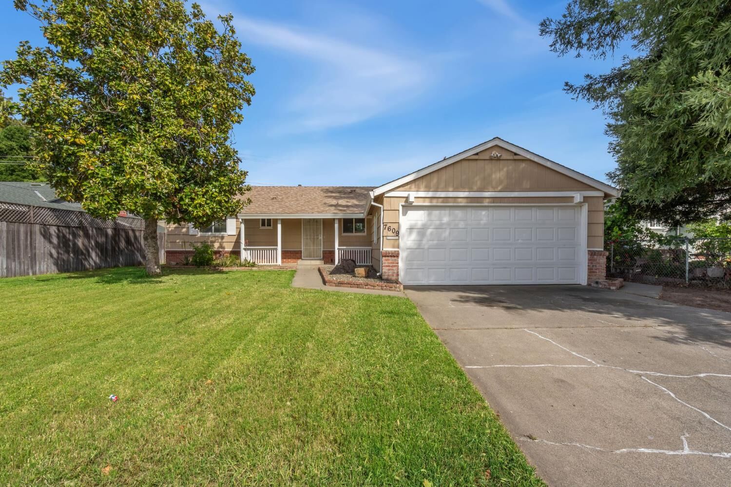 Property Photo:  7609 Circle Parkway  CA 95823 