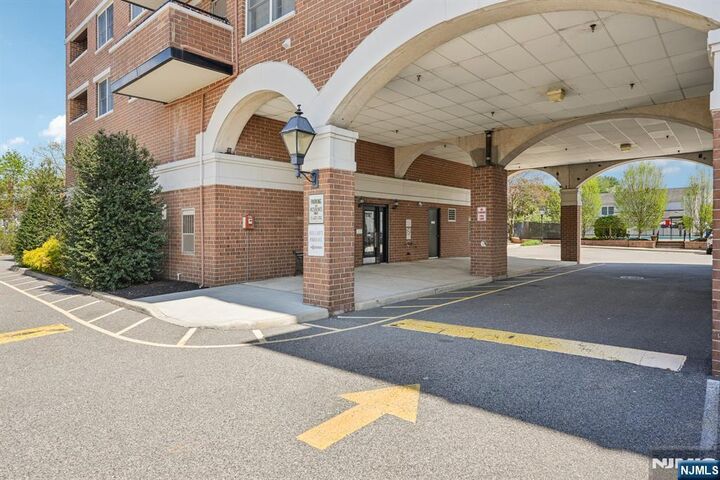 Property Photo:  44 Iron Forge Square 44  NJ 07442 