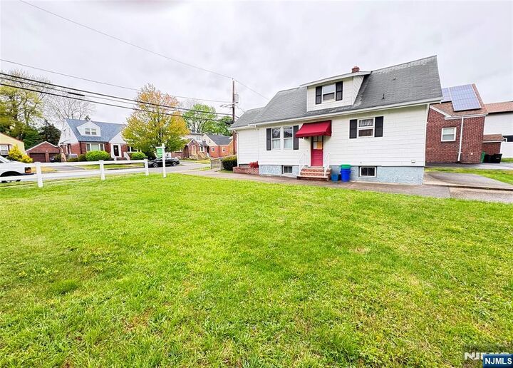Property Photo:  525 Forest Avenue  NJ 07071 