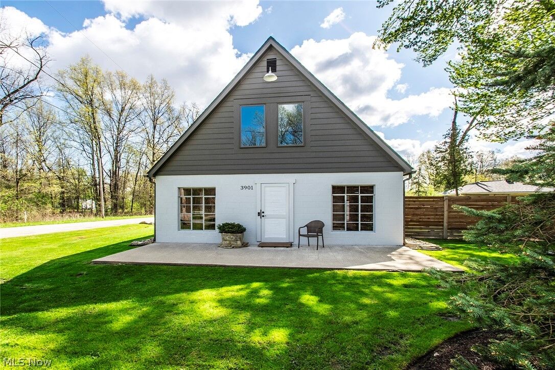 Property Photo:  3901 Dale Avenue  OH 44055 
