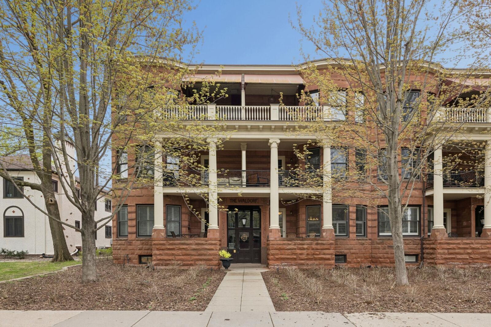 Property Photo:  672 Summit Avenue 102  MN 55105 