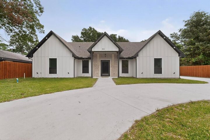 Property Photo:  404 Luzon Street  TX 75143 