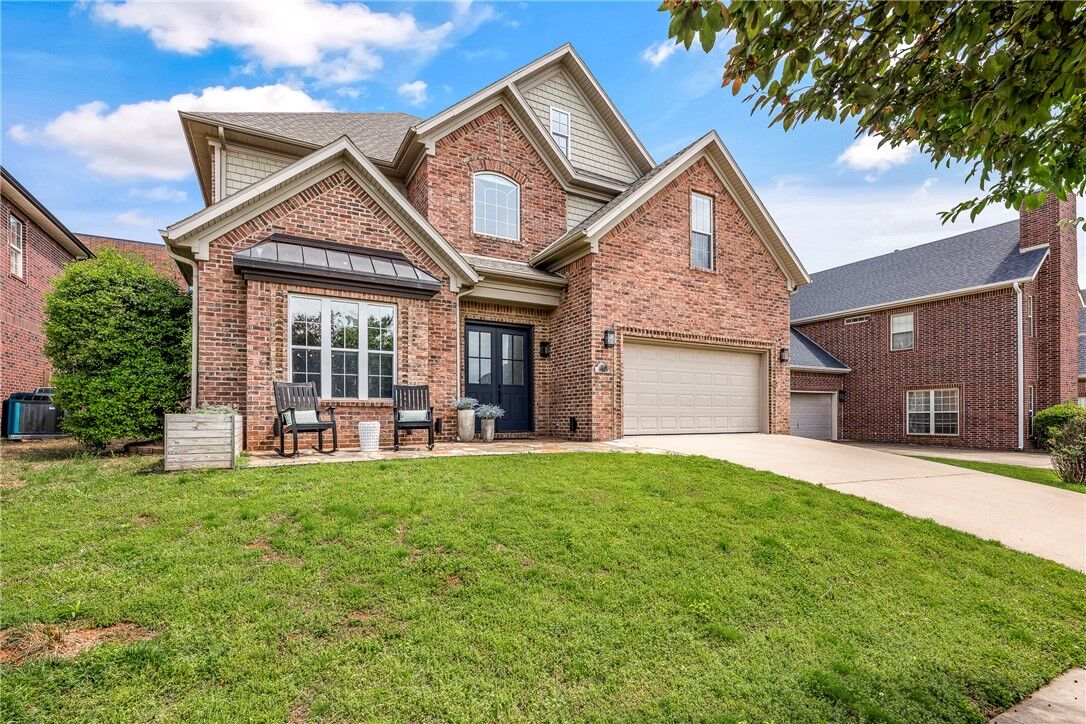 Property Photo:  109 SE G Court  AR 72712 