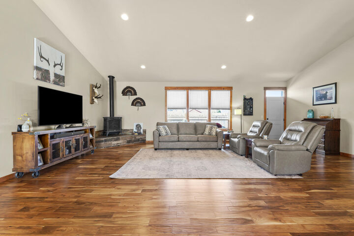 Property Photo: 220 NW 28th Street OR 97756
