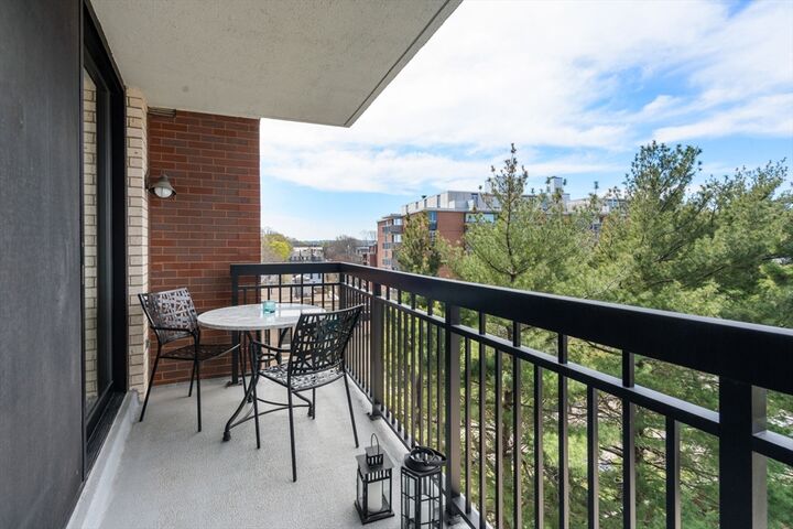 Property Photo:  60 Longwood Ave 602  MA 02446 