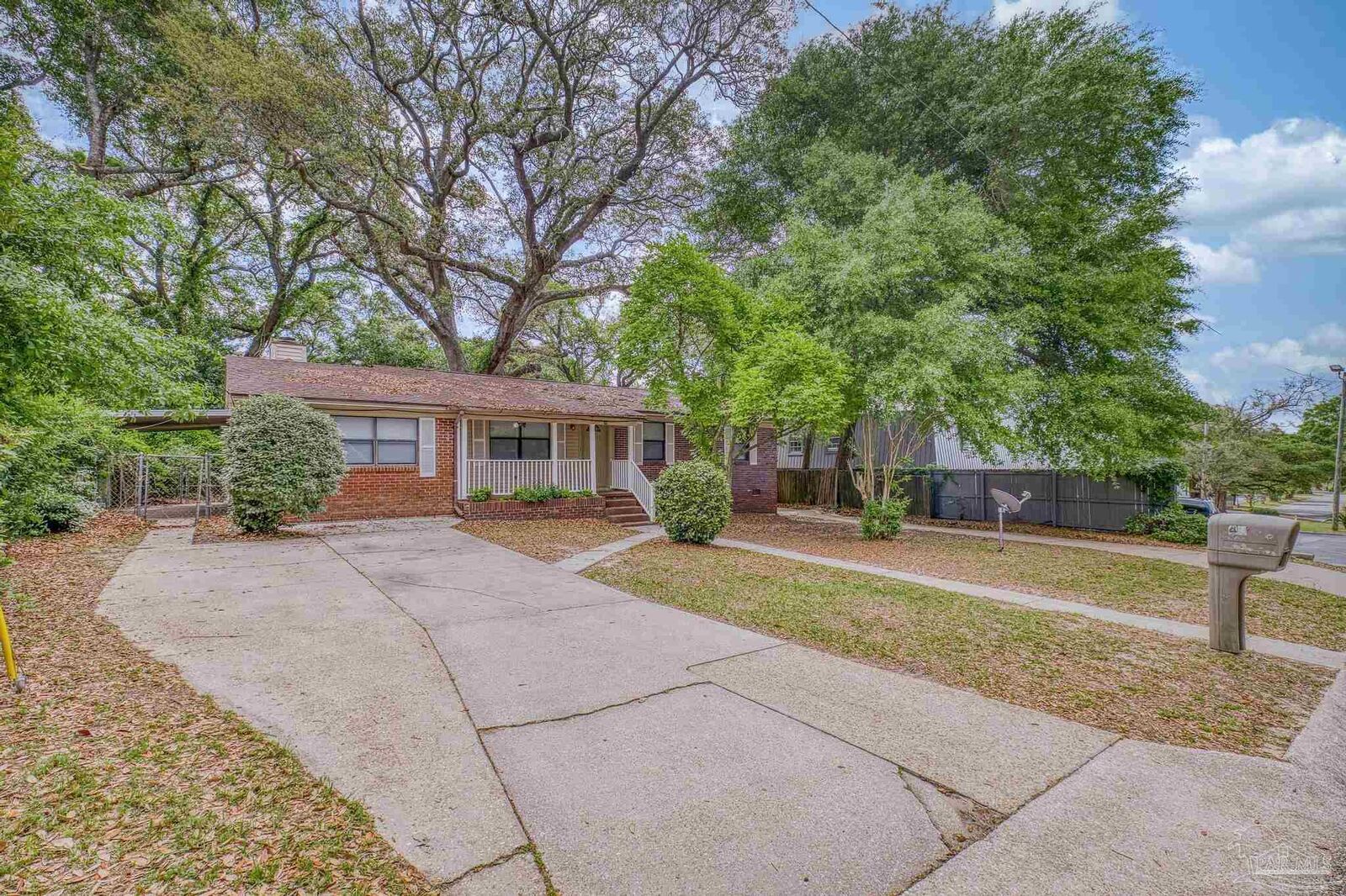 Property Photo:  44 Redwood Cir  FL 32506 