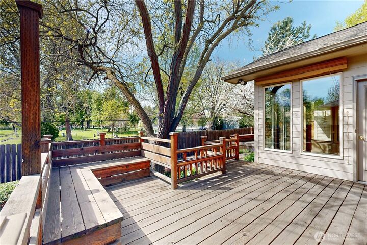Property Photo:  32  Parkwood Circle  WA 99362 