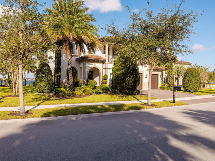 Property Photo:  11691 W Watercrest Cir Circle W  FL 33076 