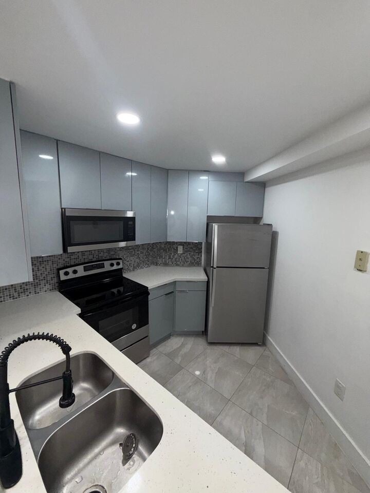 Property Photo:  9405 Fontainebleau Boulevard 109  FL 33172 