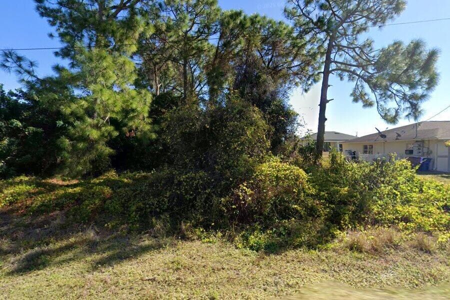 Property Photo:  493 Linden Avenue S  FL 33974 
