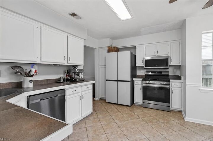 Property Photo: 2532 Archdale Drive VA 23456