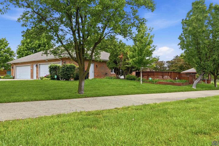Property Photo:  4246 SW Colly Creek Ct  KS 66610 