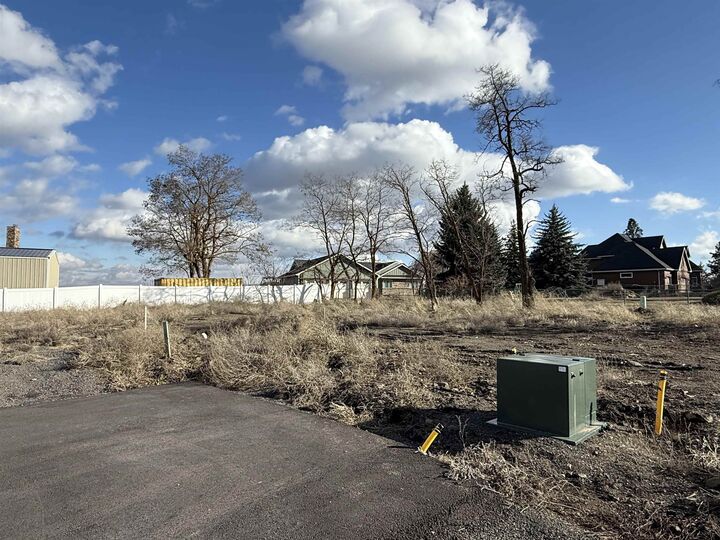 Property Photo: 8608 W Panorama Dr WA 99208