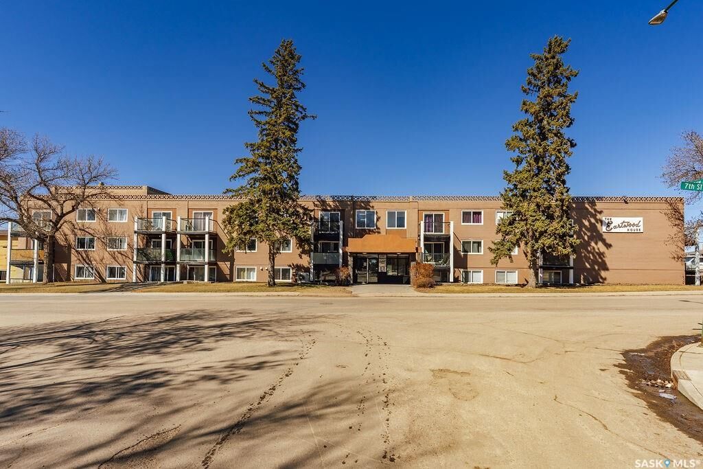 Property Photo:  2707 7th Street E 8  SK S7H 1A7 