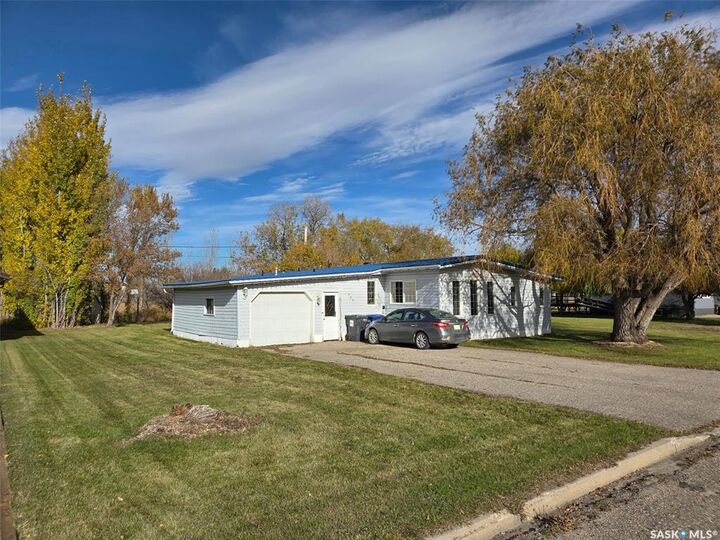 Property Photo: 720 Maple Drive SK S0A 0X0