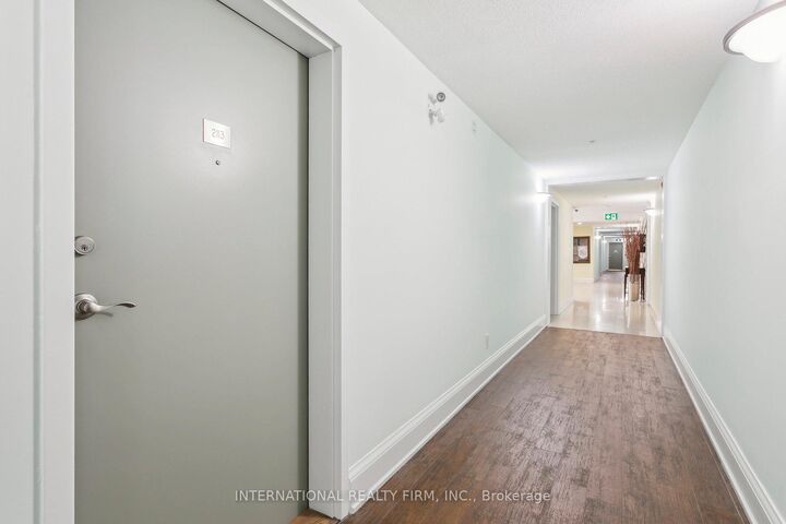 Property Photo: 6 Dayspring Circle 2113 ON L6P 2Z6