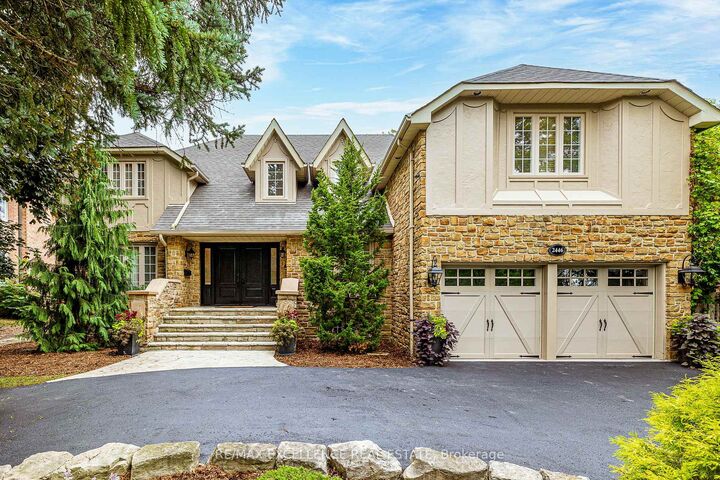 Property Photo: 2446 Hammond Road ON L5K 1T2
