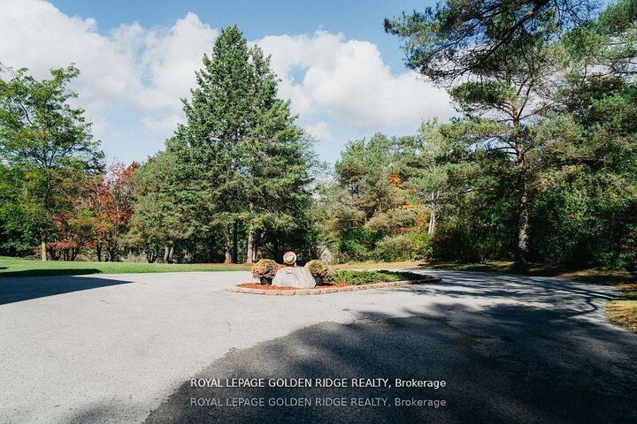Property Photo: 8 Greenvalley Circle ON L4A 2L4