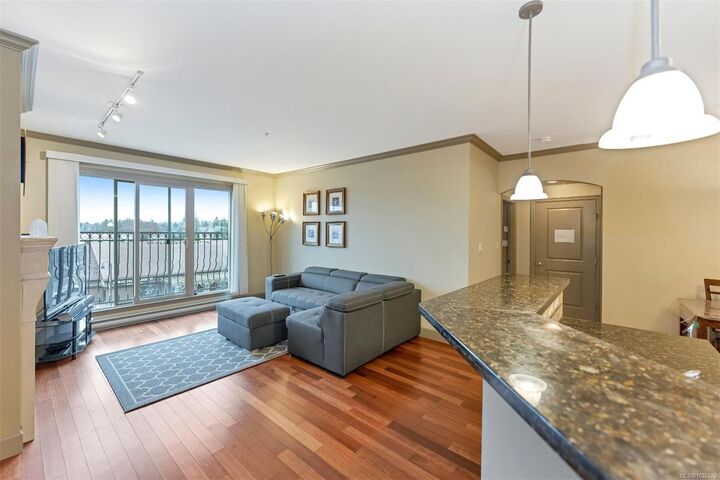 1620 McKenzie Ave 318 — photo 1