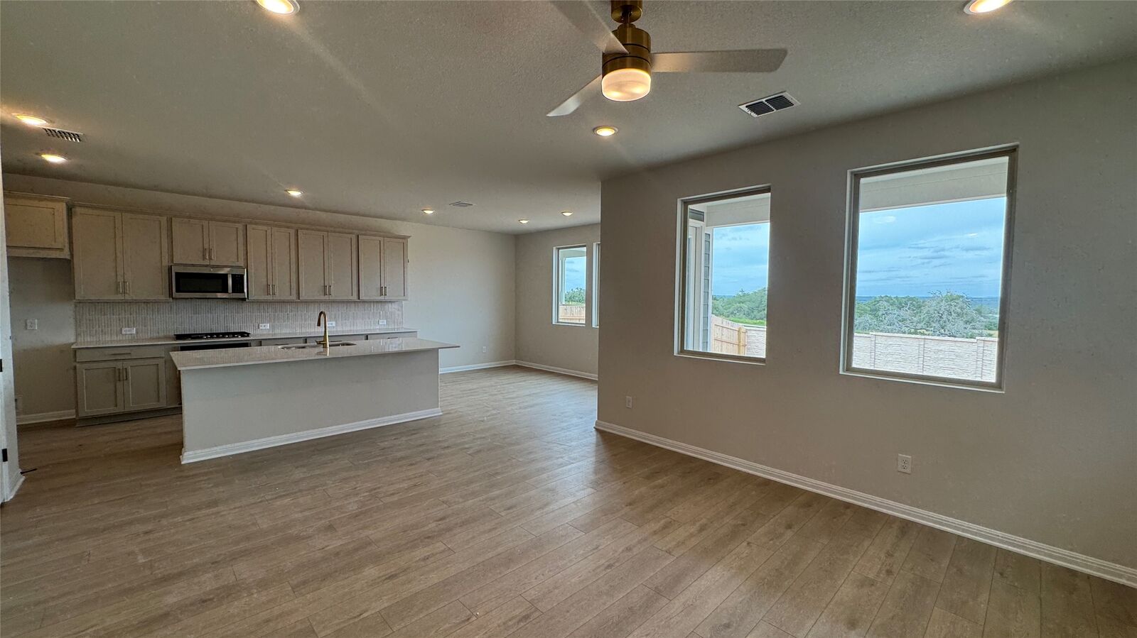 Property Photo: 174 Ranier Way TX 78620