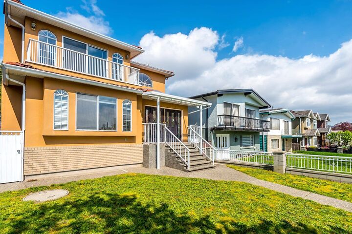 Property Photo: 927 E 50th Avenue BC V5X 1B6