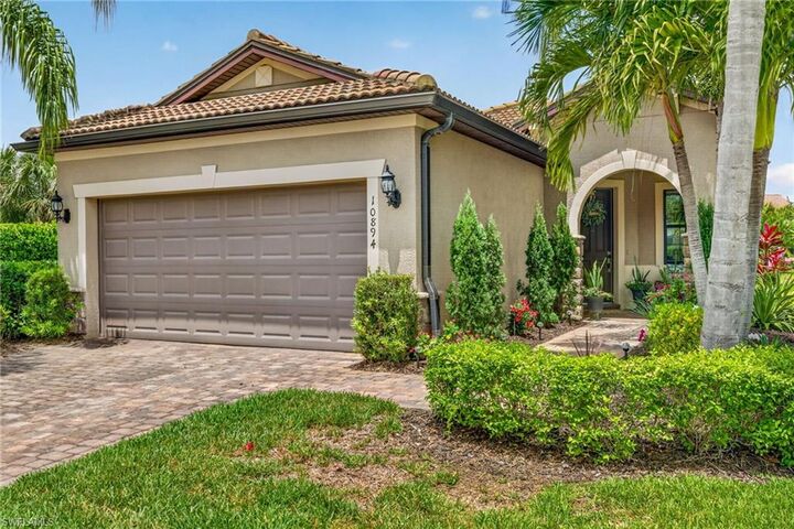 Property Photo:  10894 Glenhurst St  FL 33913 