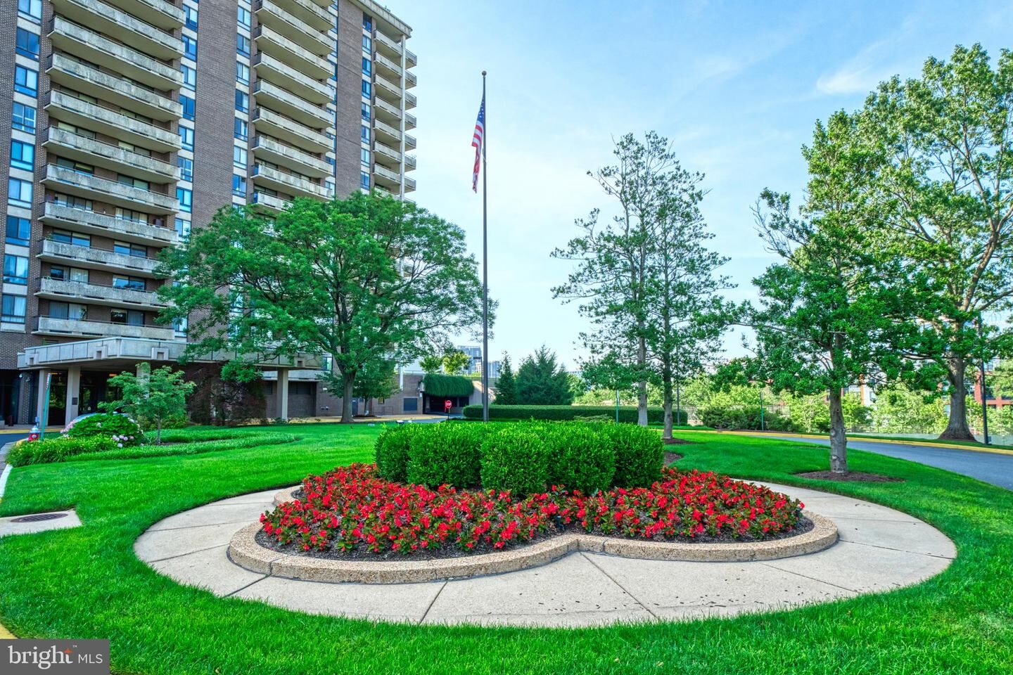 Property Photo:  1800 Old Meadow Road 1006  VA 22102 