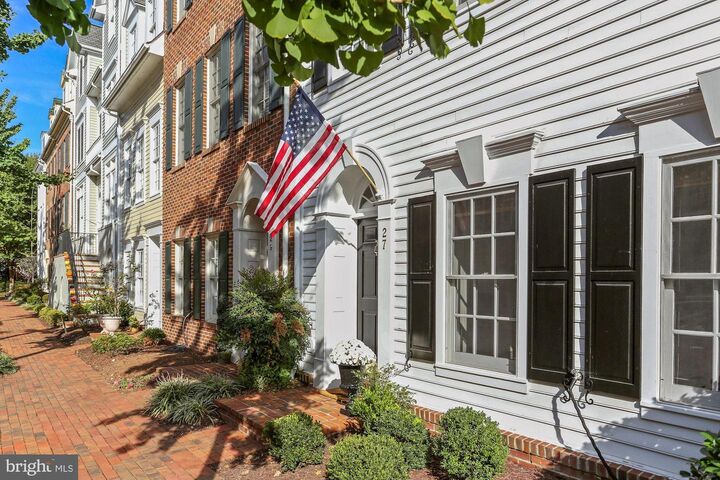 Property Photo:  27 Alexander Street  VA 22314 