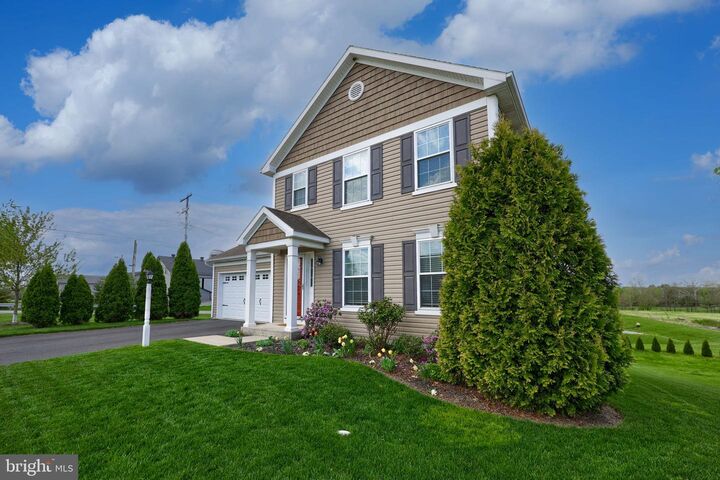 Property Photo:  100 Kenneth Drive  PA 17540 