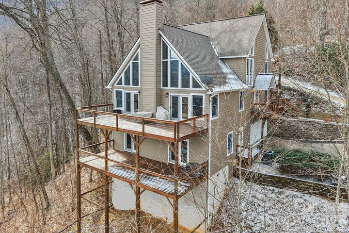 Property Photo:  208 Buckeye Road  NC 28751 