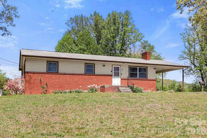 Property Photo:  41 Hartshorn Drive  NC 28715 