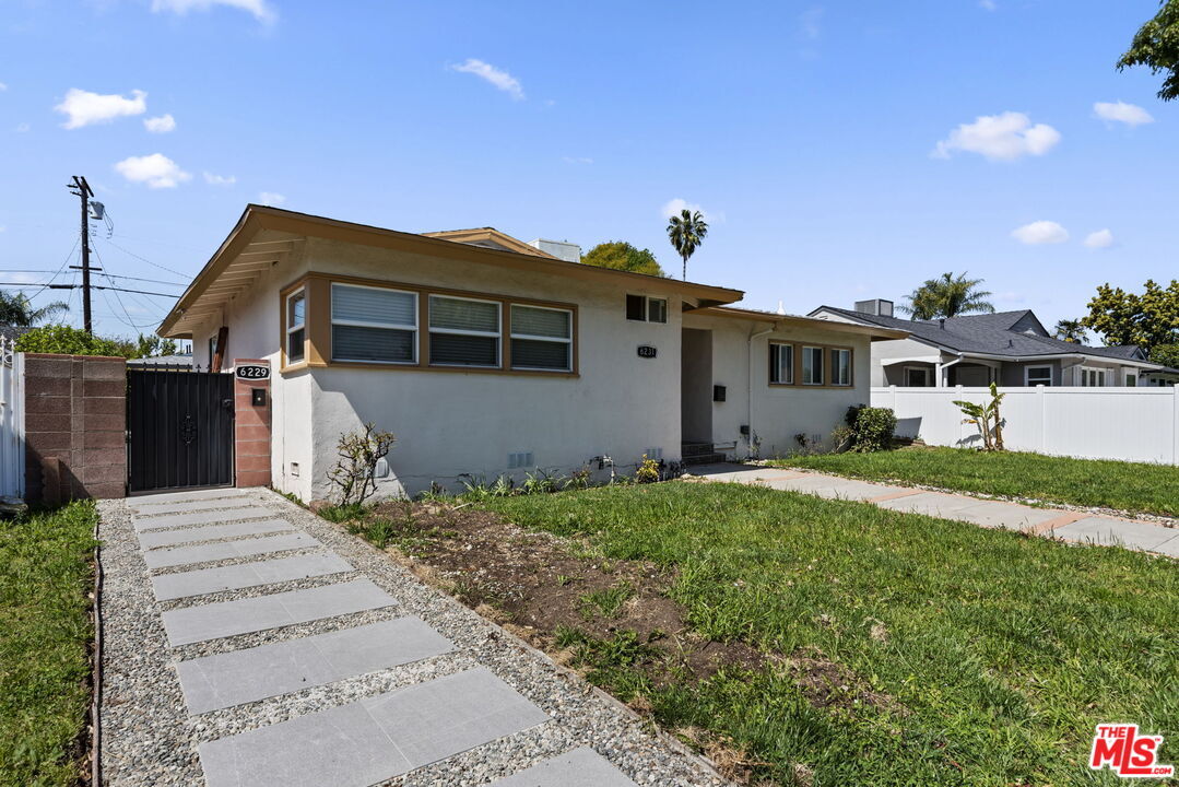 Property Photo:  6229 Sylvia Ave  CA 91335 