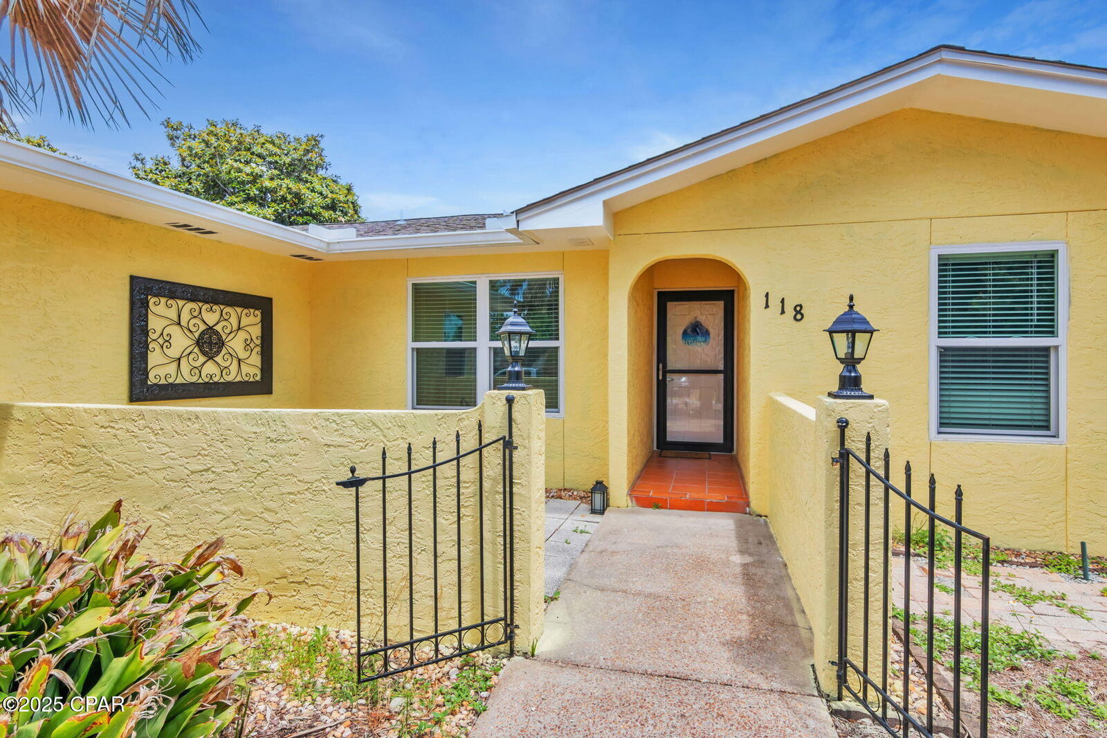 Property Photo:  118 Lakeside Circle  FL 32413 