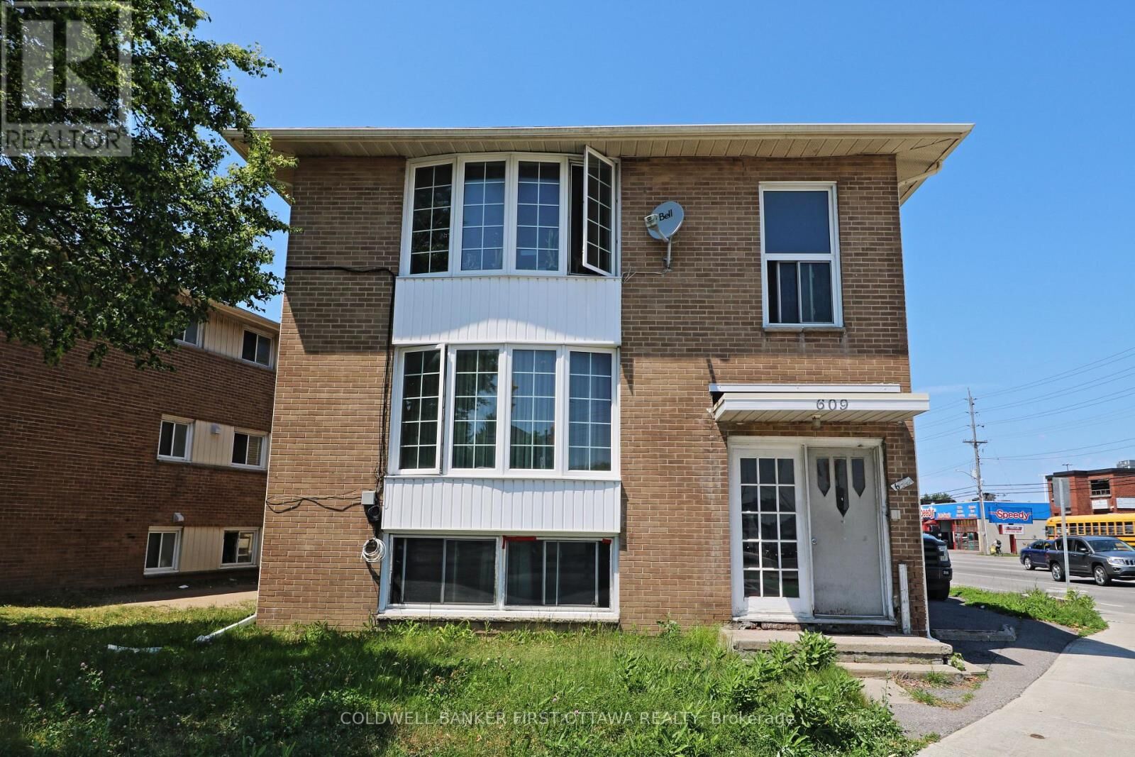 Property Photo:  609 Donald Street  ON K1K 1L3 
