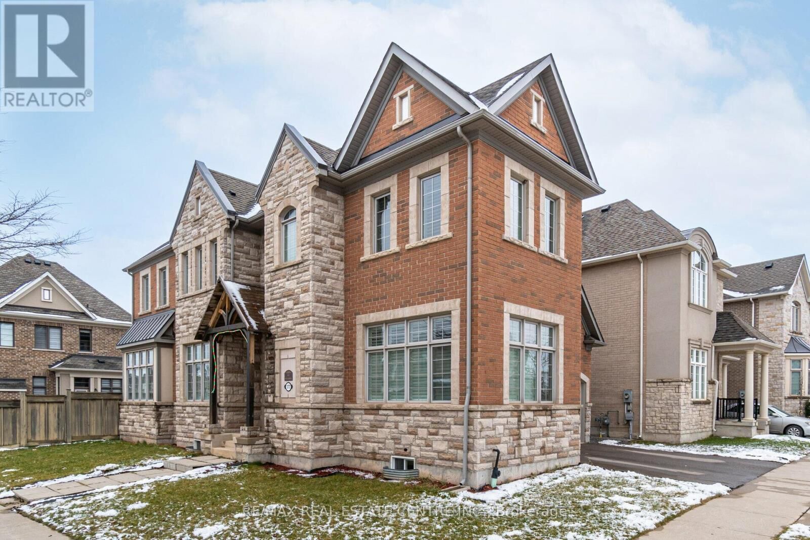 Property Photo:  177 North Park Boulevard North  ON L6M 0X3 