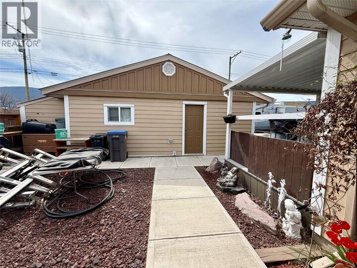 Property Photo:  2276 Mamette Avenue  BC V1K 1B8 