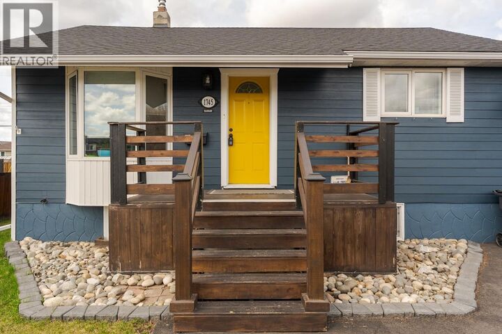 Photo de la propriété:  1745 Norwood Street  BC V2L 1X7 